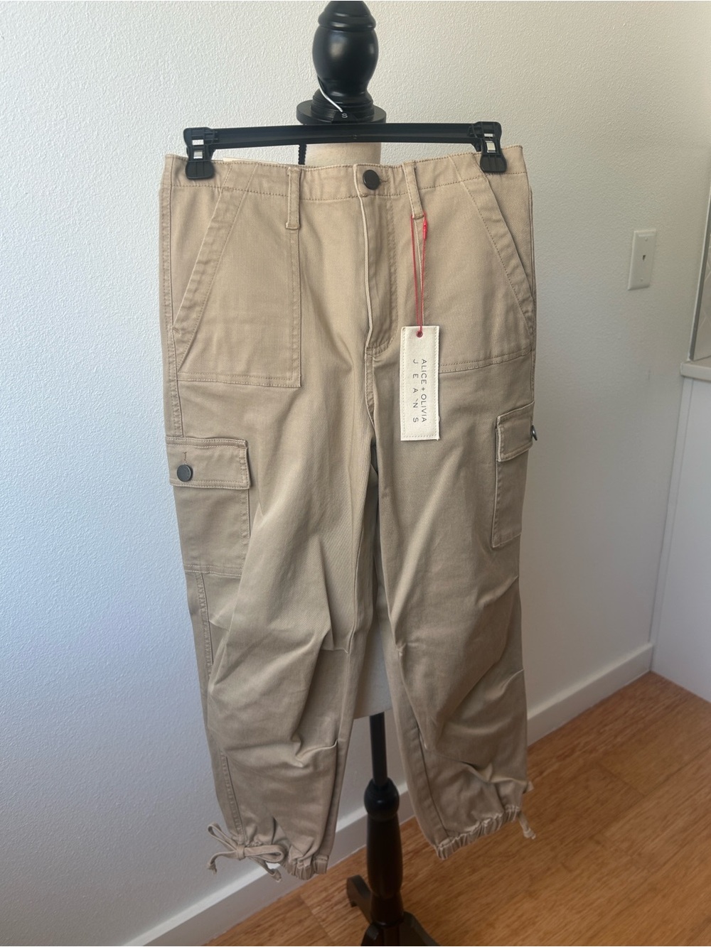 NWT Alice + Olivia Drawstring Hem Cropped Cargo Pant